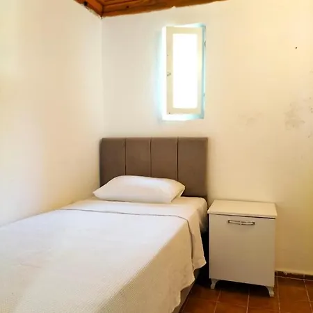 Ekincik'te Tas Ev Hotell 4*