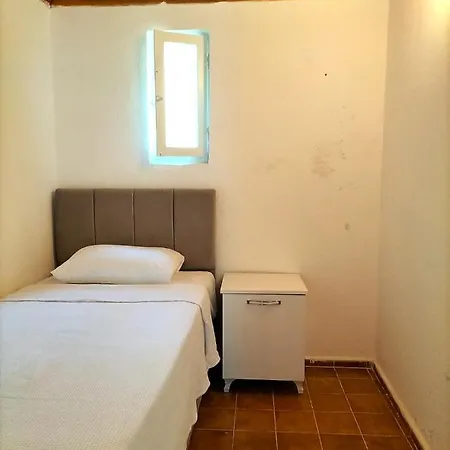 Hotell Ekincik'te Tas Ev 4*