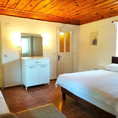 Ekincik'te Tas Ev Hotell Koycegiz (Mugla)
