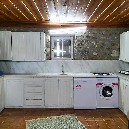 Ekincik'te Tas Ev Hotell 4*