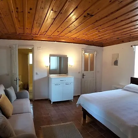 Ekincik'te Tas Ev Hotell 4*