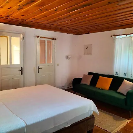 Ekincik'te Tas Ev Hotell 4*