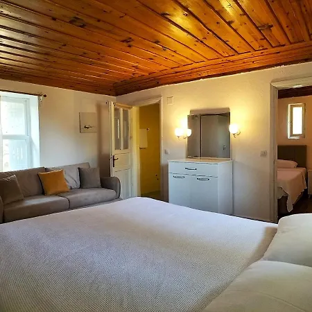Hotell Ekincik'te Tas Ev